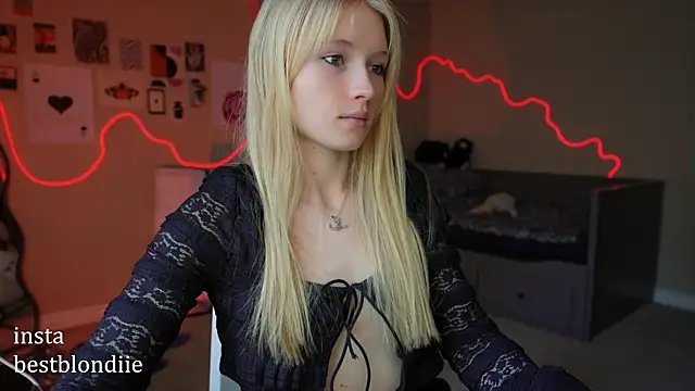 Snapshot of bestblonde chatting on 01.25.25 bestblonde online show from 01.25.25