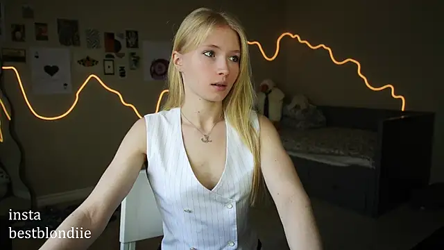 Snapshot of bestblonde chatting on 03.03.25 bestblonde online show from 03.03.25