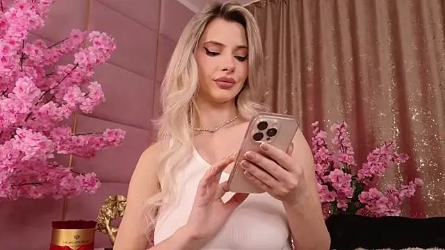 Elliblue online show from 12.01.25