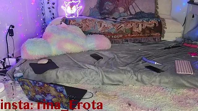 Snapshot of yummyrina chatting on 11.13.25 yummyrina online show from 11.13.25