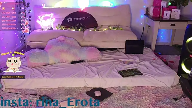 Snapshot of yummyrina chatting on 11.26.25 yummyrina online show from 11.26.25