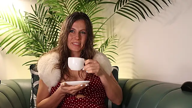 AnnittaStar online show from 12.19.25