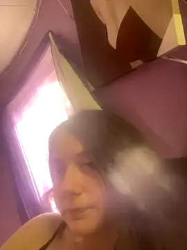 Snapshot of itzcheyduh chatting on 10.17.25 itzcheyduh online show from 10.17.25