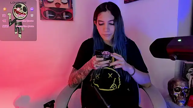 Snapshot of sofi_pretty_uwu- chatting on 04.28.26 sofi pretty uwu- online show from 04.28.26