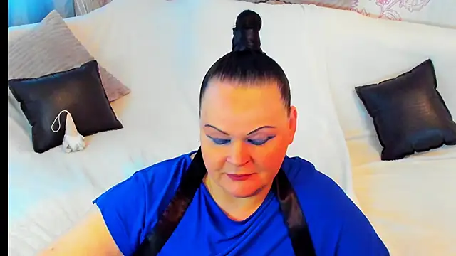 Snapshot of MilanaBiegert chatting on 12.31.24 MilanaBiegert online show from 12.31.24