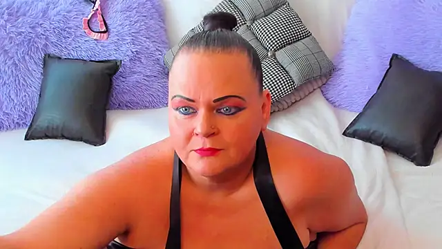 Snapshot of MilanaBiegert chatting on 09.28.25 MilanaBiegert online show from 09.28.25