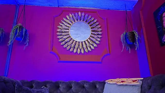 Julieta Russell online show from 04.15.26