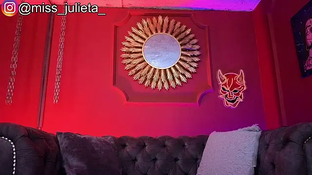 Snapshot of Julieta_Russell chatting on 06.20.26 Julieta Russell online show from 06.20.26