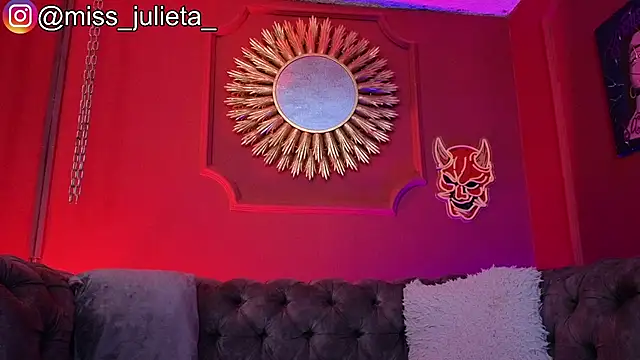 Snapshot of Julieta_Russell chatting on 06.24.26 Julieta Russell online show from 06.24.26