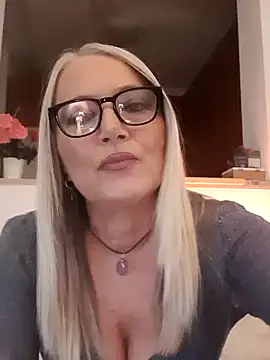 Snapshot of kikkastar chatting on 12.01.24 kikkastar online show from 12.01.24