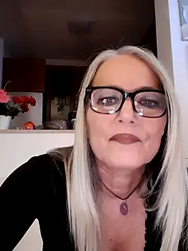 Snapshot of kikkastar chatting on 12.17.24 kikkastar online show from 12.17.24