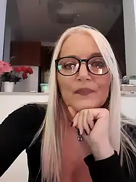 Snapshot of kikkastar chatting on 01.02.25 kikkastar online show from 01.02.25