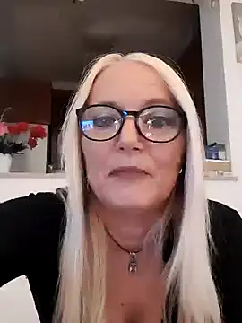 Snapshot of kikkastar chatting on 01.14.25 kikkastar online show from 01.14.25