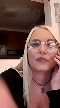 Snapshot of kikkastar chatting on 01.27.25 kikkastar online show from 01.27.25