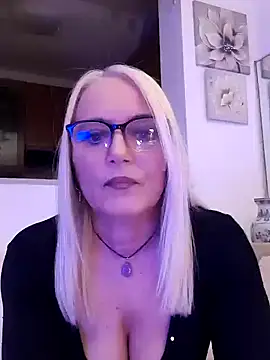 Snapshot of kikkastar chatting on 02.04.25 kikkastar online show from 02.04.25