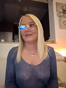 Snapshot of kikkastar chatting on 02.20.25 kikkastar online show from 02.20.25