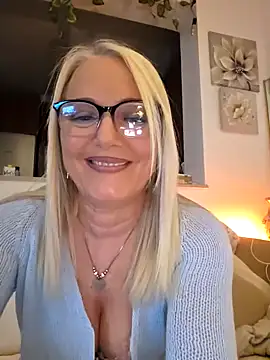 Snapshot of kikkastar chatting on 02.23.25 kikkastar online show from 02.23.25