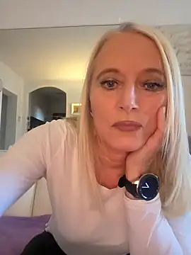 Snapshot of kikkastar chatting on 03.06.25 kikkastar online show from 03.06.25