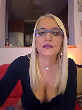 Snapshot of kikkastar chatting on 11.02.25 kikkastar online show from 11.02.25