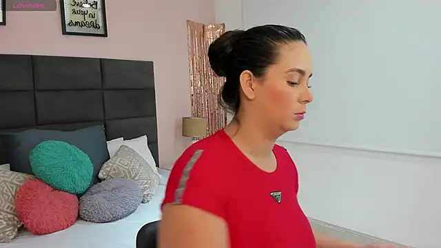 Snapshot of MadisonJenner chatting on 02.13.26 MadisonJenner online show from 02.13.26