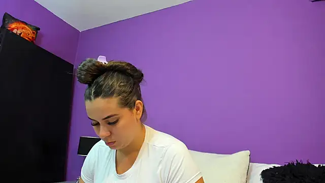 Snapshot of MadisonJenner chatting on 02.21.26 MadisonJenner online show from 02.21.26