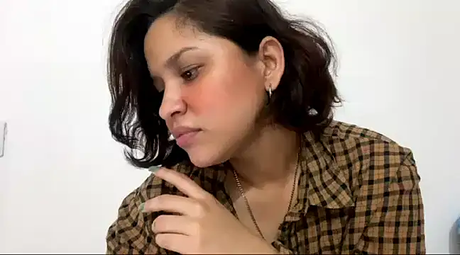 Annie Catt  online show from 01.03.25