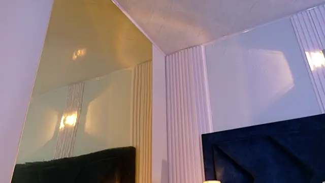 Snapshot of MollyCruz chatting on 10.21.25 MollyCruz online show from 10.21.25