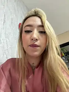 Snapshot of MollyCruz chatting on 06.19.26 MollyCruz online show from 06.19.26