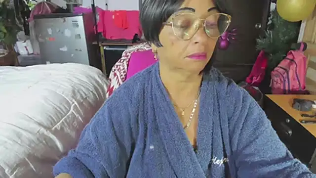 Mrs mommy  online show from 11.16.25