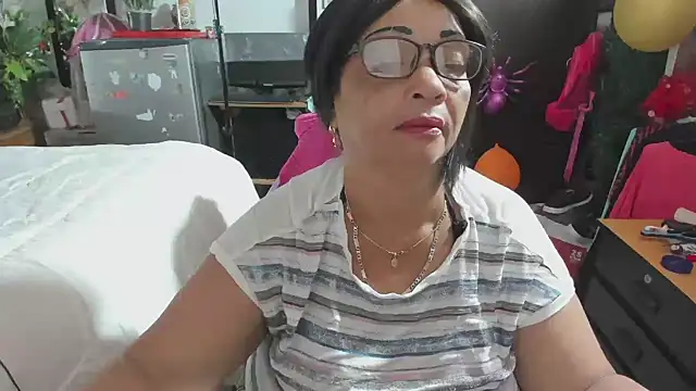 Mrs mommy  online show from 11.23.25