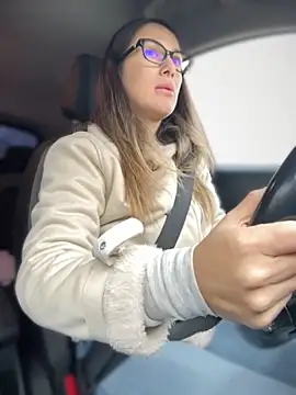 HotXMom online show from 11.12.25