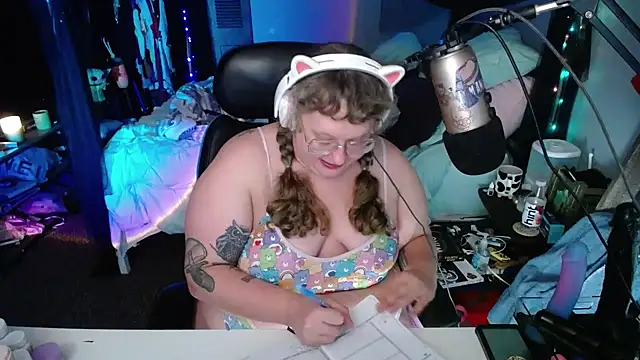 Snapshot of FatVeronica chatting on 01.12.25 FatVeronica online show from 01.12.25