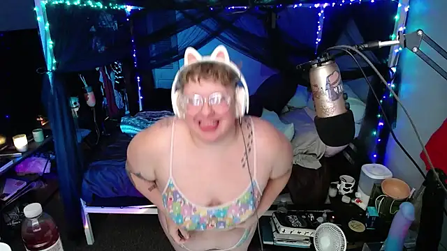 Snapshot of FatVeronica chatting on 01.24.25 FatVeronica online show from 01.24.25