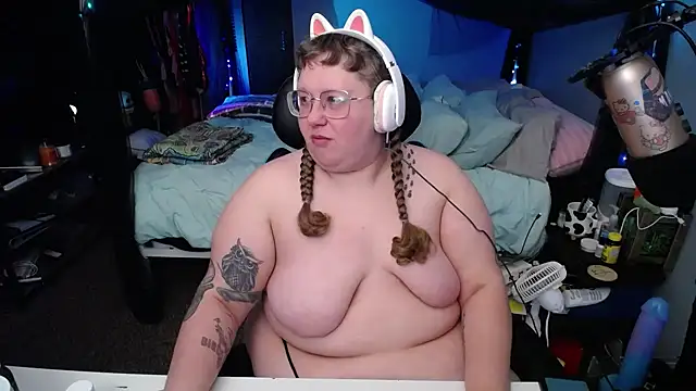 Snapshot of FatVeronica chatting on 02.20.25 FatVeronica online show from 02.20.25