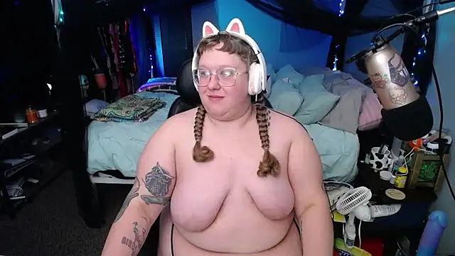 Snapshot of FatVeronica chatting on 02.20.25 FatVeronica online show from 02.20.25