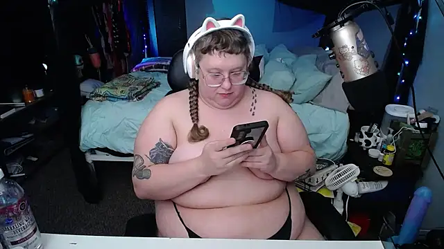 Snapshot of FatVeronica chatting on 02.20.25 FatVeronica online show from 02.20.25