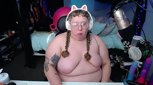 Snapshot of FatVeronica chatting on 02.26.25 FatVeronica online show from 02.26.25