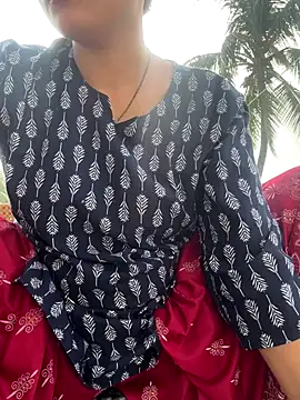 Snapshot of Ishikarana chatting on 10.29.25 Ishikarana online show from 10.29.25