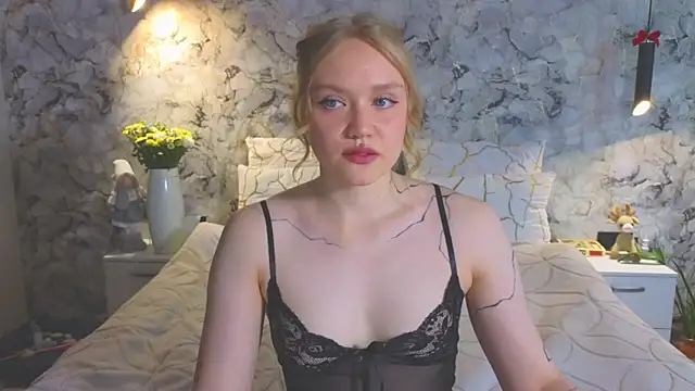 Snapshot of Aurora_Golden1 chatting on 06.14.26 Aurora Golden1 online show from 06.14.26