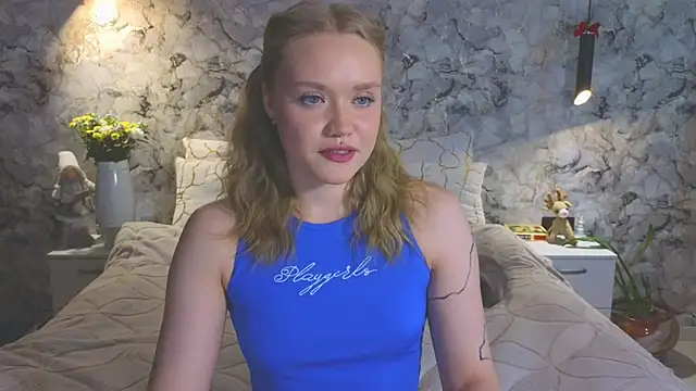 Snapshot of Aurora_Golden1 chatting on 06.15.26 Aurora Golden1 online show from 06.15.26
