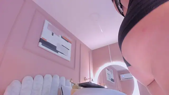 Snapshot of lia_ass_ chatting on 02.18.25 lia ass online show from 02.18.25