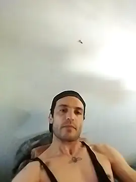 Snapshot of EmeEme11 chatting on 11.18.25 EmeEme11 online show from 11.18.25