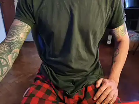 Snapshot of rumplstink chatting on 10.28.25 rumplstink online show from 10.28.25