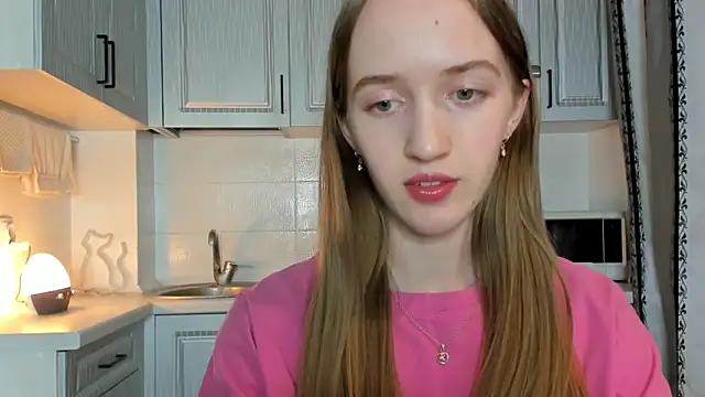 Snapshot of leslie_my_lovee chatting on 10.29.25 leslie my lovee online show from 10.29.25