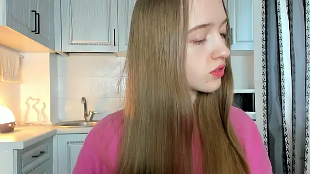 Snapshot of leslie_my_lovee chatting on 11.07.25 leslie my lovee online show from 11.07.25