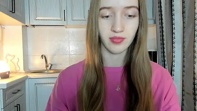 Snapshot of leslie_my_lovee chatting on 11.18.25 leslie my lovee online show from 11.18.25