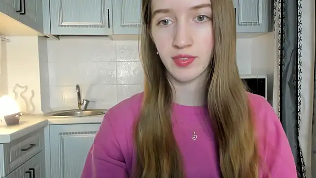 Snapshot of leslie_my_lovee chatting on 12.02.25 leslie my lovee online show from 12.02.25