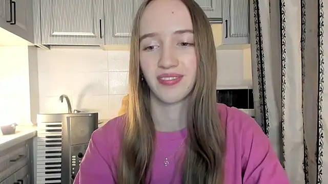 Snapshot of leslie_my_lovee chatting on 12.13.25 leslie my lovee online show from 12.13.25