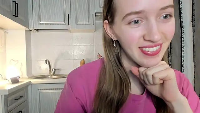 Snapshot of leslie_my_lovee chatting on 12.15.25 leslie my lovee online show from 12.15.25