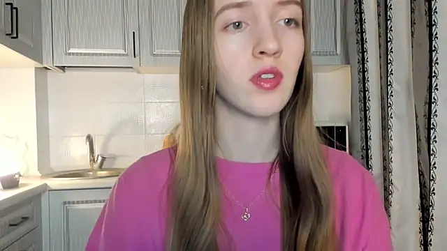 Snapshot of leslie_my_lovee chatting on 12.15.25 leslie my lovee online show from 12.15.25